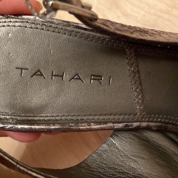 TAHARI Robin Silver Textured Leather Slingback Heels - Picture 11 of 12